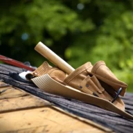 Pose de Tuiles en Dordogne
Description : Illustration de Couvreur 24 réalisant la pose de tuiles sur un projet en Dordogne.