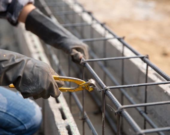 Construction en Briques en Dordogne
Description : En Dordogne, Couvreur 24 excelle dans la construction en briques, apportant une touche distinctive à cette réalisation maçonnique.