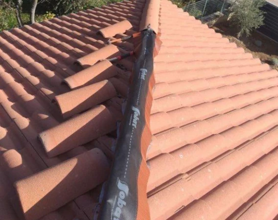 Nettoyage de Toiture en Dordogne
Description : Couvreur 24 effectue un nettoyage professionnel de toiture en Dordogne.